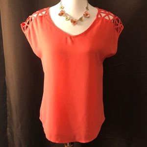 Coral top with open shoulder detail EUC Sz Med